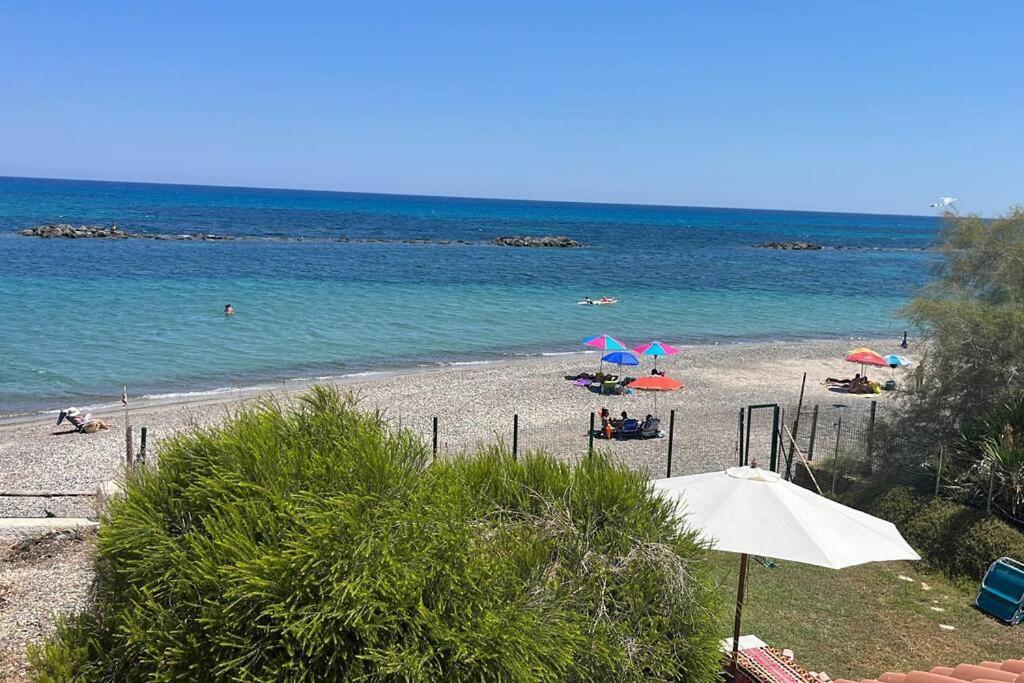 Paradise Beachfront Villa, Porto Columbu, Sardinia Porto Columbu - Perd'E Sali Extérieur photo