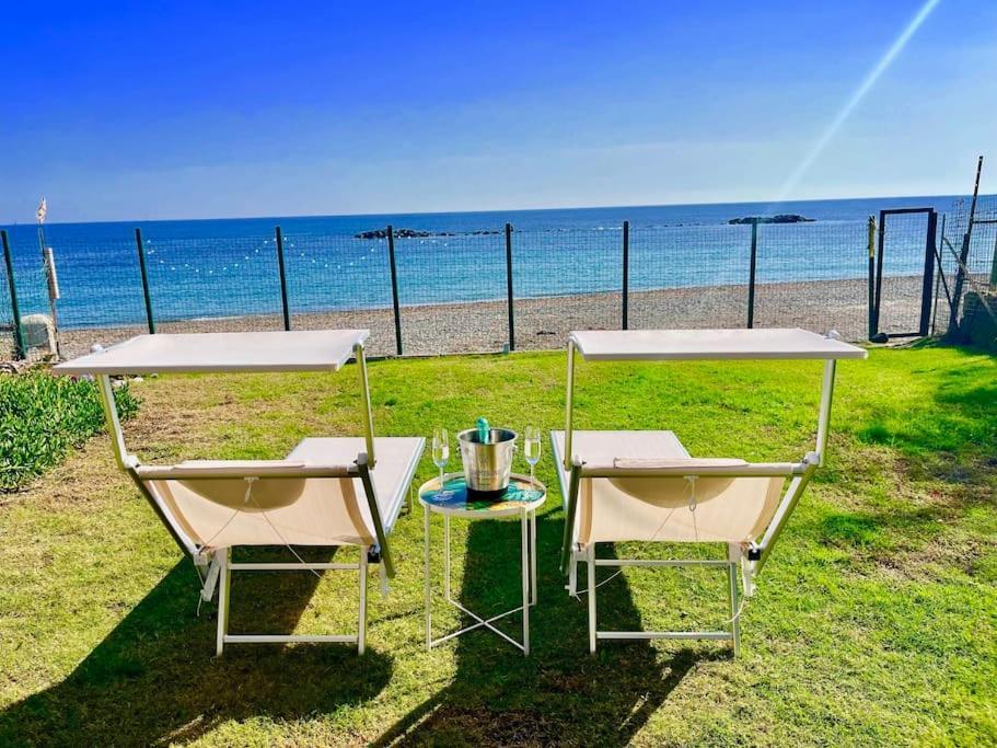 Paradise Beachfront Villa, Porto Columbu, Sardinia Porto Columbu - Perd'E Sali Extérieur photo
